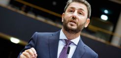 Οι θέσεις του Ν. Ανδρουλάκη για τα ενεργειακά: Εκδημοκρατισμός της παραγωγής των ΑΠΕ - Μετάβαση βιώσιμη για την οικονομία, δίκαιη για την κοινωνία