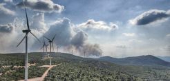 Δήμαρχοι τορπιλίζουν τις εξαγγελίες Μητσοτάκη για τις επενδύσεις ΑΠΕ