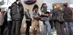 Μείωση της απασχόλησης στον ιδιωτικό τομέα για 5ο συνεχόμενο μήνα