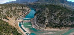 Υβριδικά συστήματα ΑΠΕ με αντλησιοταμίευση και αφαλάτωση προωθεί το ΥΠΕΝ για τα ελληνικά νησιά – Επιχορήγηση 200 εκατ. από το Ταμείο Απανθρακοποίησης