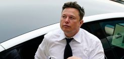 Μασκ: Επικεφαλής της Tesla για την επόμενη πενταετία