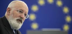 Τίμερμανς: Φιλόδοξος αλλά εφικτός ο στόχος για 45% ΑΠΕ μέχρι το 2030