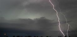 Η κλιματική αλλαγή προκαλεί περισσότερες αστραπές