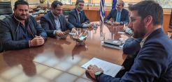 Συνάντηση Χατζηδάκη και Μανουσάκη με φορείς της Κρήτης για τη "μεγάλη" διασύνδεση και την επάρκεια του νησιού