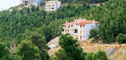 ΥΠΕΝ: Διαγωνισμός για την κατεδάφιση αυθαιρέτων στο παραλιακό μέτωπο Αθηνών-Σουνίου