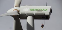 Iberdrola: Αγοράζει 2 αιολικά πάρκα και 6 φωτοβολταϊκούς σταθμούς στην Πολωνία