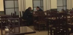 Συνάντηση Βαρουφάκη - Λαφαζάνη στο καφενείο της Βουλής