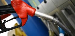 Στα 1,752 ευρώ σκαρφάλωσε η τιμή της βενζίνης το Δεκαπενταύγουστο στα νησιά