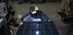 Η SolarWorld κατασκεύασε το πρώτο διπλής όψης φωτοβολταϊκό στις ΗΠΑ