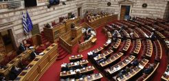 Εγκρίθηκε το νομοσχέδιο για τις ΑΠΕ - Υπερψηφίστηκε και η τροπολογία για τη ρήτρα αναπροσαρμογής