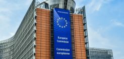 Κομισιόν: Επένδυση 1,1 δισ. ευρώ σε καινοτομίες για μείωση εκπομπών CO2