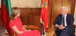 Για ενεργειακές επενδύσεις συζήτησε η ΥΠΕΞ της Βουλγαρίας στο Μαυροβούνιο