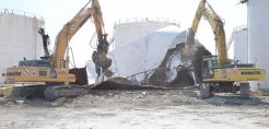 Η Ελληνικά Πετρέλαια κατεδάφισε τις τέσσερις πρώτες δεξαμενές στη Λάρνακα