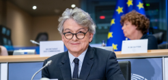 Μπρετόν: Οι νέοι δημοσιονομικοί κανόνες πρέπει να ευνοούν τις χώρες που επενδύουν στην μείωση εκπομπών CO2