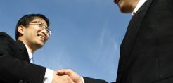 Οι ενεργειακοί κολοσσοί της Κίνας «πάνε για ψώνια» στην Ευρώπη