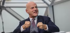 Descalzi (Eni): Οι περικοπές του ΟΠΕΚ "φρενάρουν" τις επενδύσεις στην παραγωγή