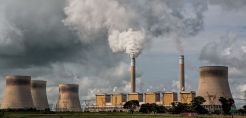 Συνεχίζει να διχάζει η αναγκαιότητα επιβολής φόρου άνθρακα