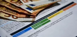 ΡΑΑΕΥ: Υποχρεωτική η διάθεση πράσινων τιμολογίων και το 2025 – Διατηρείται η συχνότητα αλλαγής των όρων του ειδικού προϊόντος  – Πότε ένας καταναλωτής θα μεταβεί σε άλλο «χρώμα» από 1η Ιανουαρίου 