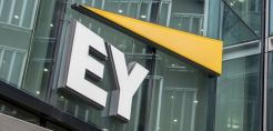 Τι λέει η έκθεση της Ernst&amp;Young: Δεν "βλέπουμε" κάτι κατά την επισκόπηση των αποτελεσμάτων α΄εξαμήνου της ΔΕΗ 