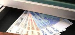 Σε καθυστέρηση ένα στα τέσσερα καταναλωτικά 