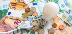 Πράσινα τιμολόγια: Έρχονται μειώσεις στις χρεώσεις Σεπτεμβρίου - «Σωσίβιο» οι ΑΠΕ