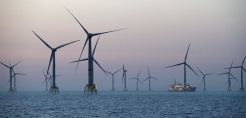 Τον Ιούνιο σε διαβούλευση το πλαίσιο για τα offshore αιολικά – Ελεύθερη για όλους τους επενδυτές η μελέτη των οικοπέδων – Με ένα διαγωνισμό παραχώρηση και ταρίφα