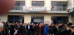 «Θερμή» υποδοχή στην Κοζάνη από εργαζόμενους της ΔΕΗ στον Σταθάκη