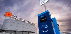 ΔΕΗ blue και ΣΚΛΑΒΕΝΙΤΗΣ ενώνουν τις δυνάμεις τους για τη βιώσιμη κινητικότητα