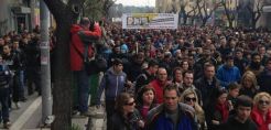 Διαμαρτυρία αγροτών-επενδυτών σε φωτοβολταϊκά έξω από το ΥΠΕΚΑ
