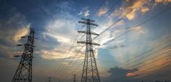 Παίρνει και ο καταναλωτής μερίδιο του βάρους για την «σωτηρία» του ΕΛΑΠΕ - Πως θα λειτουργήσει ο μηχανισμός αυξομείωσης μεταξύ ΕΤΜΕΑΡ και ΥΚΩ 