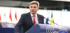 Πέρασε η πρόταση του Ν. Φαραντούρη για παράταση στην εκταμίευση κονδυλίων του Ταμείου Ανάκαμψης