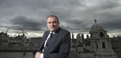 Βρετανία: Ο πρώην υπουργός Ενέργειας νομικός σύμβουλος σε έργα ΑΠΕ