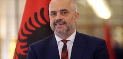 Πρωταθλήτρια στις ΑΠΕ θέλει να κάνει την Αλβανία ως το 2030 ο Ράμα με τη βοήθεια των φωτοβολταϊκών