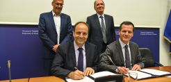 Υπογράφηκε η δανειακή σύμβαση με ΕΤΕπ για τη «μικρή» διασύνδεση της Κρήτης - Αίτηση για χρηματοδότηση από την Ε.Ε. και για τη "μεγάλη" διασύνδεση