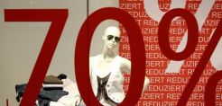 Εκπτώσεις τέσσερις φορές το χρόνο στα εμπορικά καταστήματα