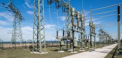 IEA: Και το 2023 υψηλές τιμές στην ευρωπαϊκή χονδρική ρεύματος – Η σύγκριση με τις άλλες αγορές και το σημαντικά υψηλότερο «τίμημα» της Ευρώπης το 2022