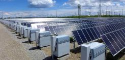 SolarPower Europe: Πώς ένα υβριδικό φωτοβολταϊκό με μπαταρία ή αιολικό μειώνει το κόστος ηλεκτρικής ενέργειας