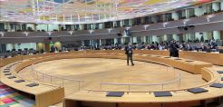 Στο σημερινό συμβούλιο υπουργών η σκυτάλη από τη Σύνοδο Κορυφής – Το στοίχημα του Νότου για πλαφόν πέριξ των 200 ευρώ