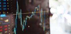 Πιστοποιημένους διαπραγματευτές και εκκαθαριστές “βγάζει” το Χρηματιστήριο Ενέργειας για τις spot αγορές και για τα παράγωγα