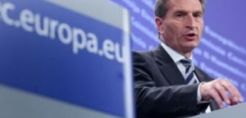 Έτινγκερ: Θα χρηματοδοτήσουμε δίκτυα για τη μεταφορά ηλιακής ενέργειας από την Ελλάδα