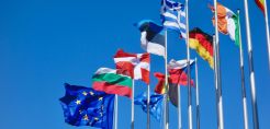 Οι χρηματοδοτικοί εφιάλτες των πράσινων ονείρων της ΕΕ – Το επενδυτικό κενό των 800 δισ. ευρώ και το λαμπρό παράδειγμα της Ελλάδας