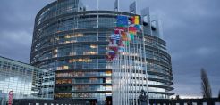 Το ΕΚ εκπέμπει συναγερμό για την επίτευξη μηδενικών εκπομπών άνθρακα έως το 2050