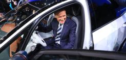 Ο "Κάιζερ" της Volkswagen απειλεί ανοικτά τον τεχνολογικό θρόνο του Elon Musk