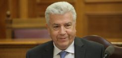 Κόντρα στη Βουλή για την αποεπένδυση και τα αποτελέσματα της ΔΕΗ - Διαγωνισμός για την αναβάθμιση της μονάδας του Αμύνταιου