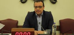 Φάμελλος: Κυβέρνηση και κοινωνία προχωρούν, η αντιπολίτευση κινδυνολογεί