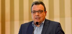 Φάμελλος: Η τροπολογία για τα υπερκέρδη προς όφελος των καρτέλ της ενέργειας