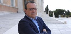 Φάμελλος (συνέντευξη): Η ΝΔ δε στοχεύει στον πραγματικό ενεργειακό μετασχηματισμό, αλλά στην εξυπηρέτηση λίγων επιχειρηματικών ομίλων