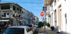 Προειδοποιητικά φανάρια με φωτοβολταϊκά σε διασταυρώσεις της Καλαμάτας!