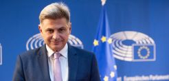 Φαραντούρης στο Euractiv: Βιώσιμες ενεργειακές πολιτικές με την κοινωνία, για την κοινωνία