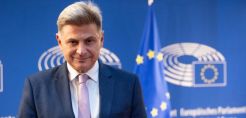 Φαραντούρης στο Euractiv: Βιώσιμες ενεργειακές πολιτικές με την κοινωνία, για την κοινωνία